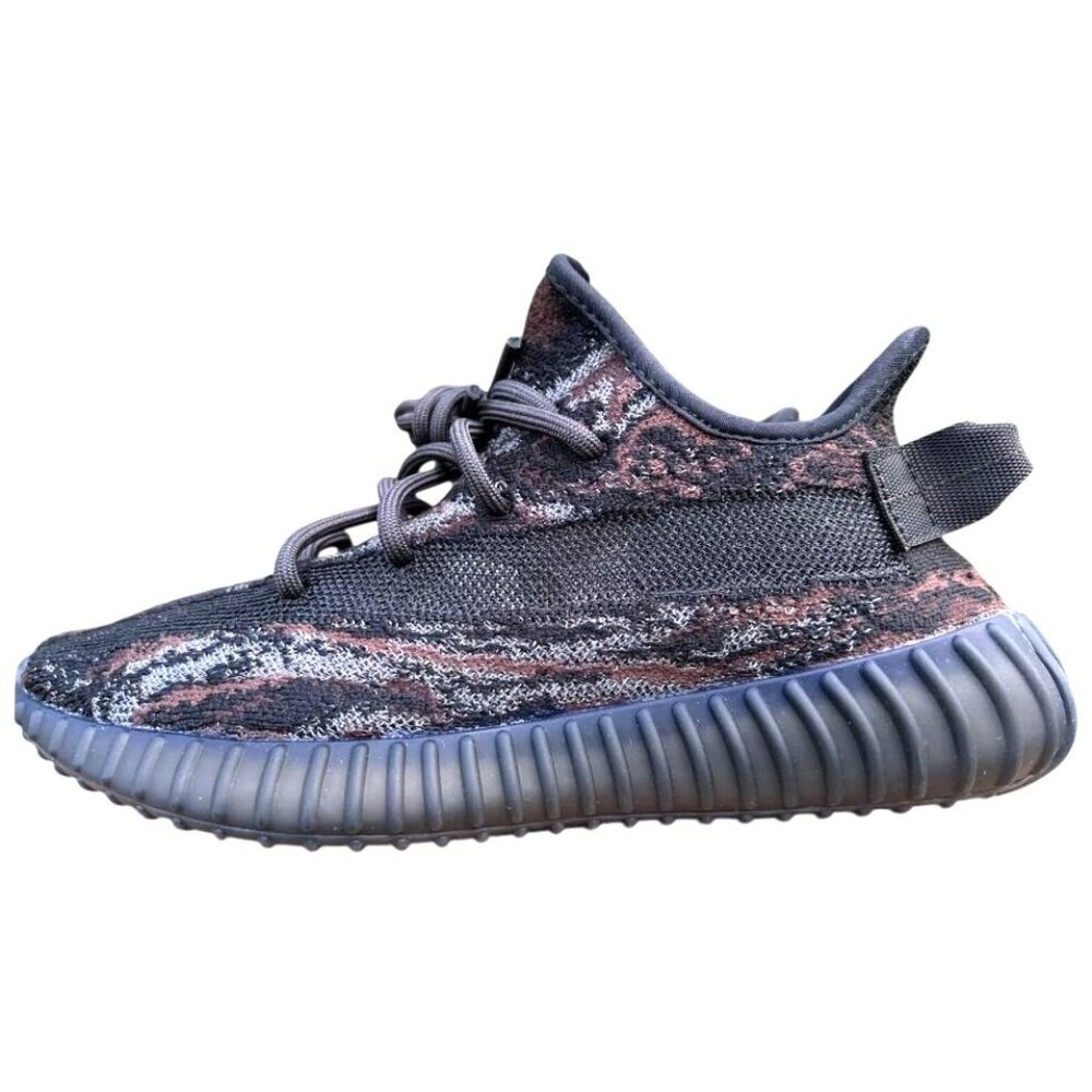 Yeezy Boost 350 V2 Unisex Sneakers in Carbon & Black Knit 8.5‎